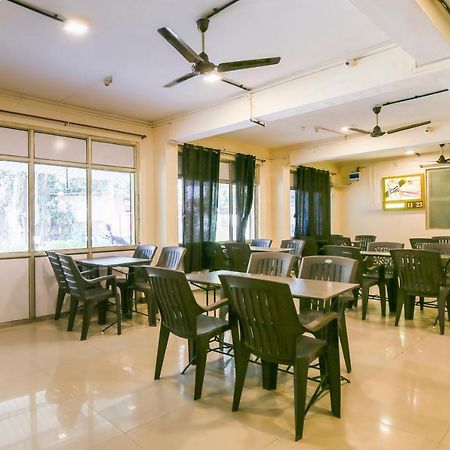 Spot On 67211 Hotel Gokul Daman Luaran gambar