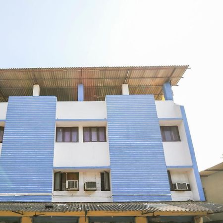 Spot On 67211 Hotel Gokul Daman Luaran gambar