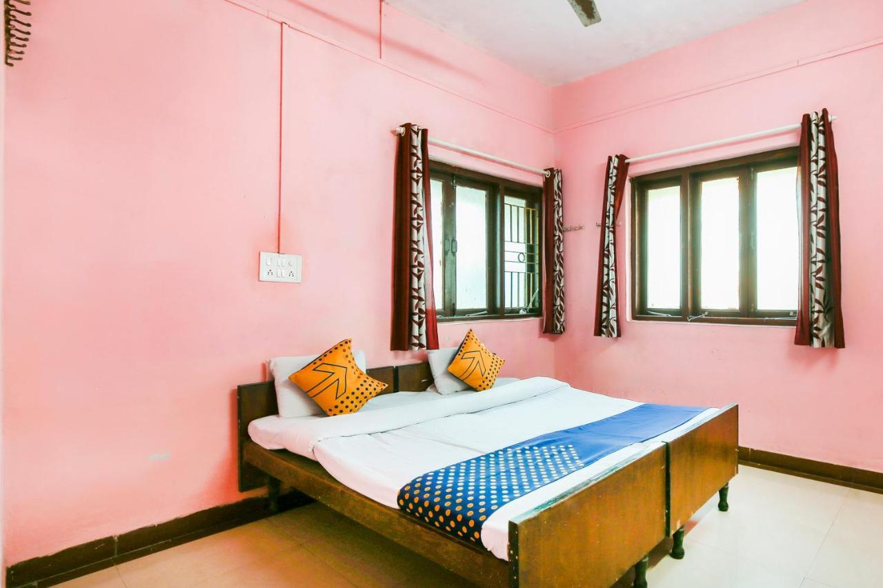 Spot On 67211 Hotel Gokul Daman Luaran gambar