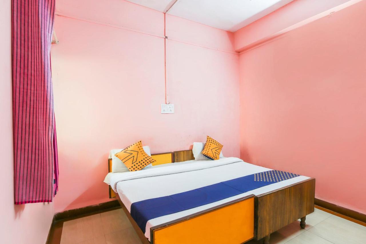 Spot On 67211 Hotel Gokul Daman Luaran gambar