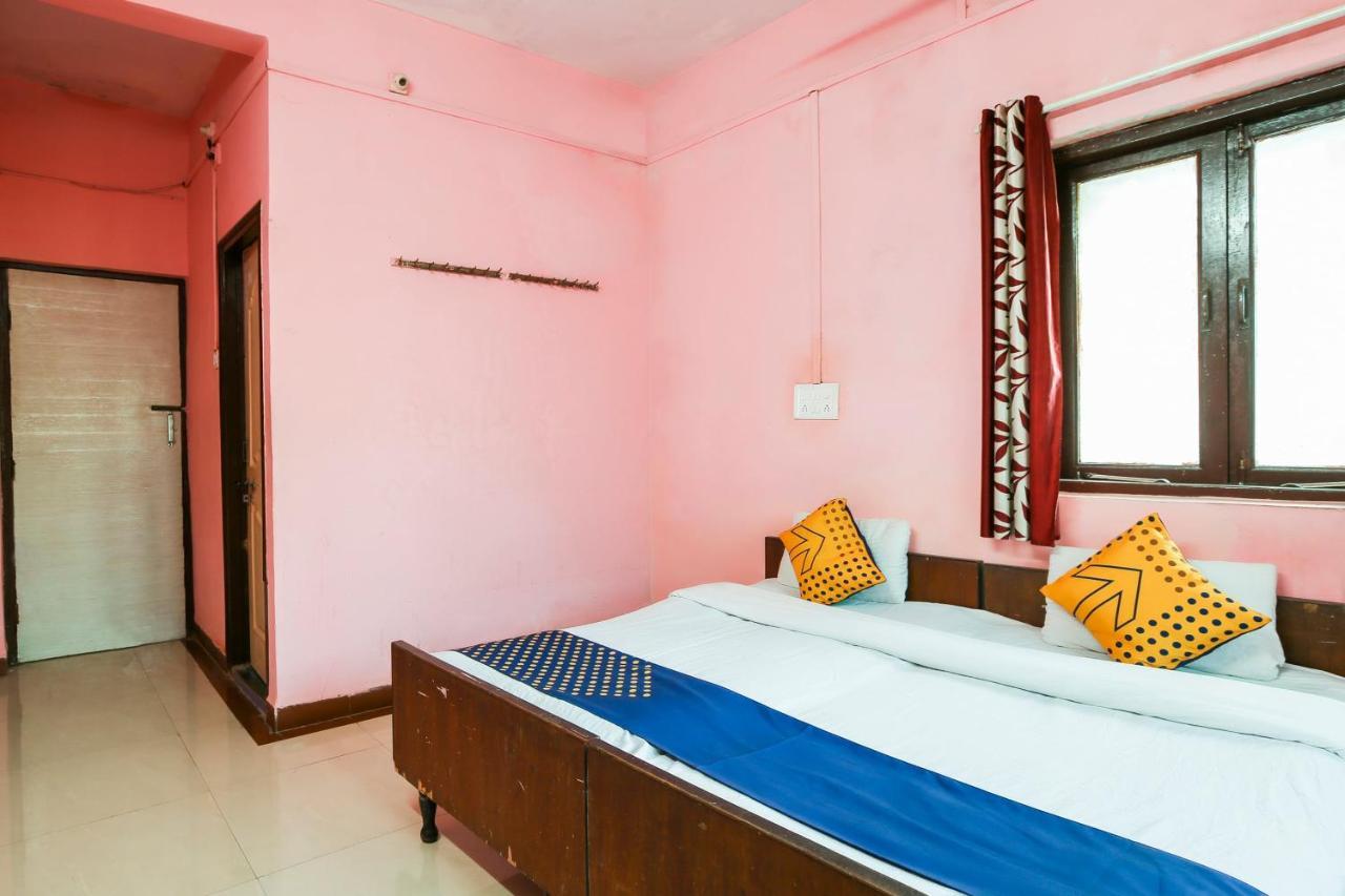 Spot On 67211 Hotel Gokul Daman Luaran gambar