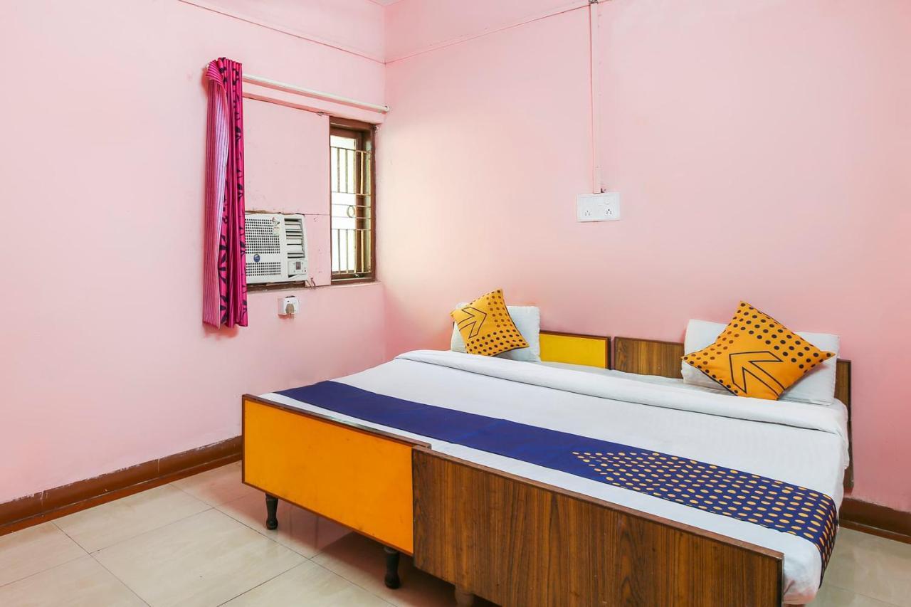 Spot On 67211 Hotel Gokul Daman Luaran gambar