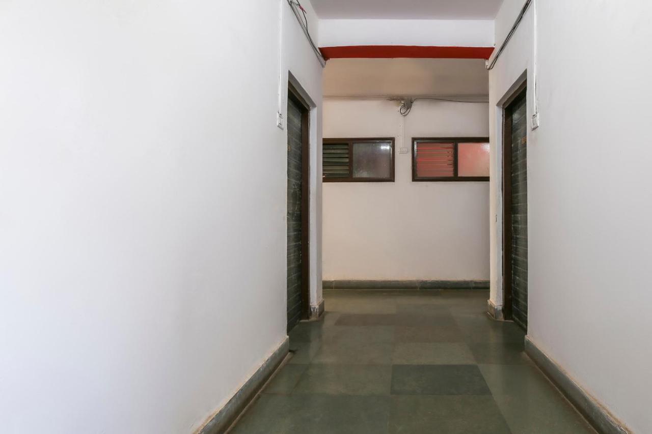 Spot On 67211 Hotel Gokul Daman Luaran gambar