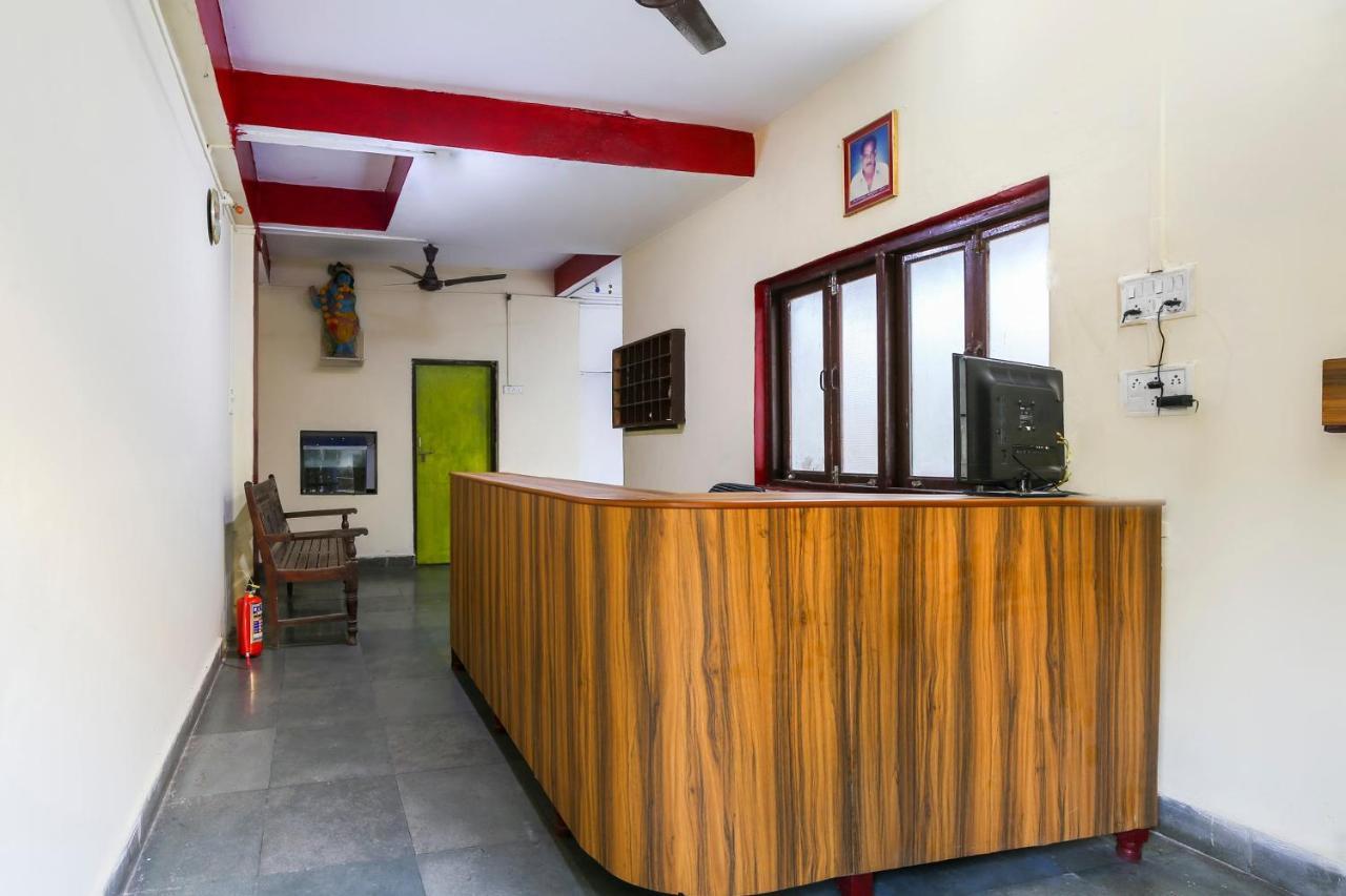 Spot On 67211 Hotel Gokul Daman Luaran gambar